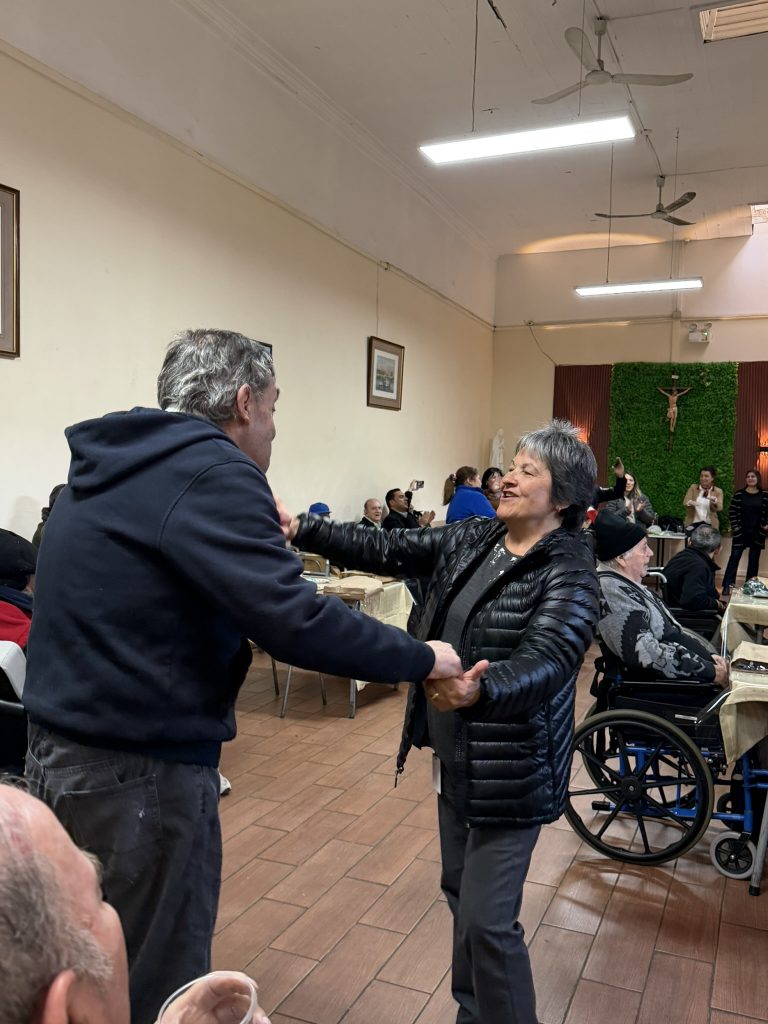 AuguStar Seguros celebra Día del Padre junto a los adultos mayores de FLR